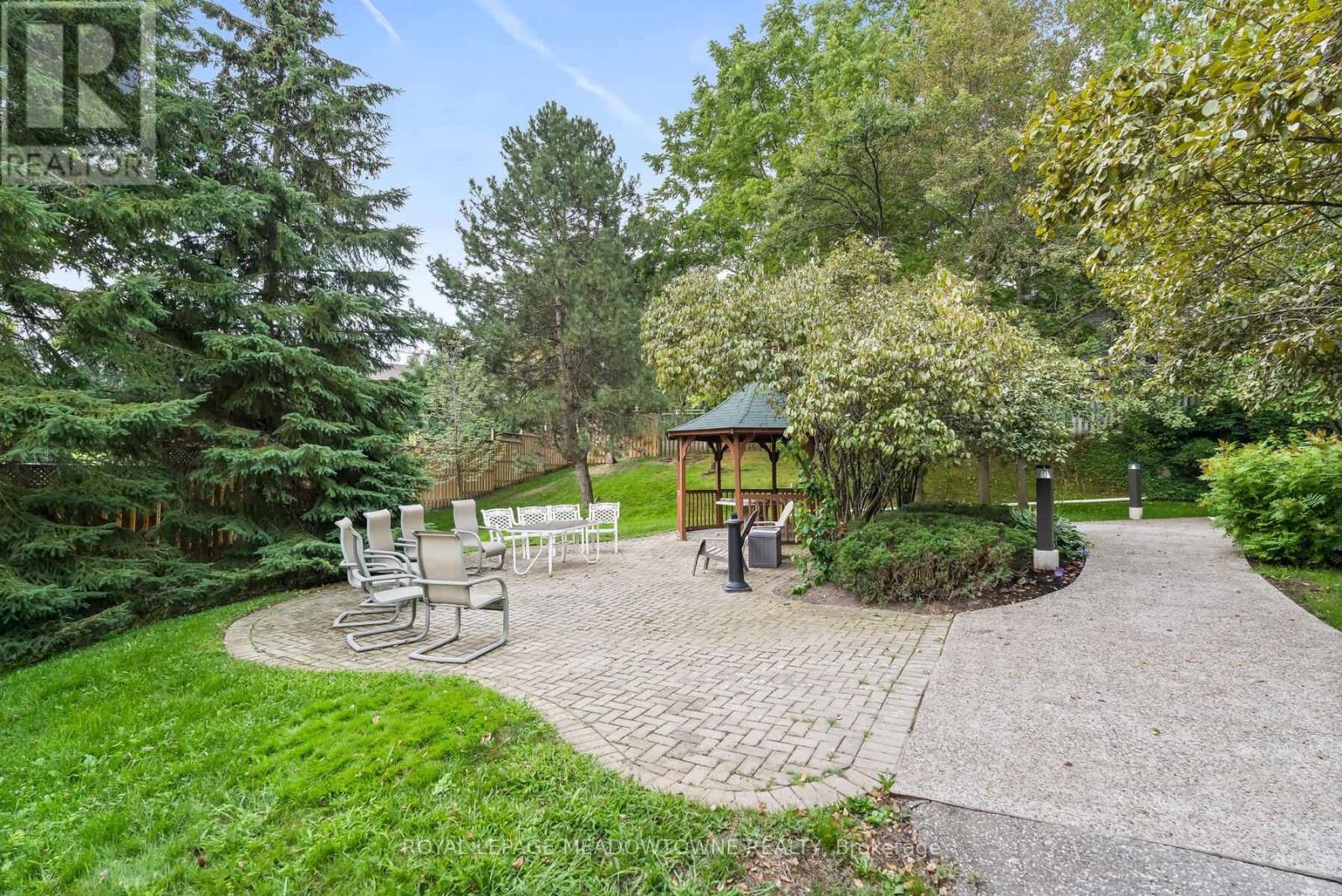 Photo 38 of 104 24 Chapel Street, Halton Hills ON