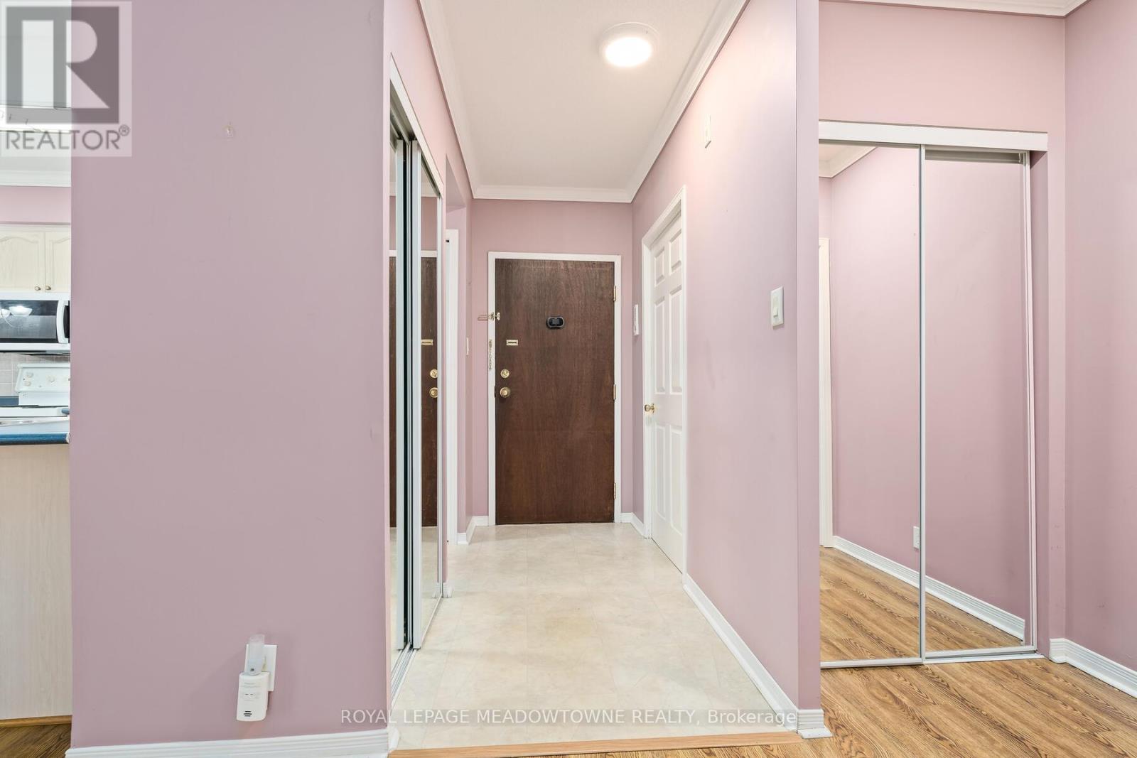 Photo 5 of 104 24 Chapel Street, Halton Hills ON