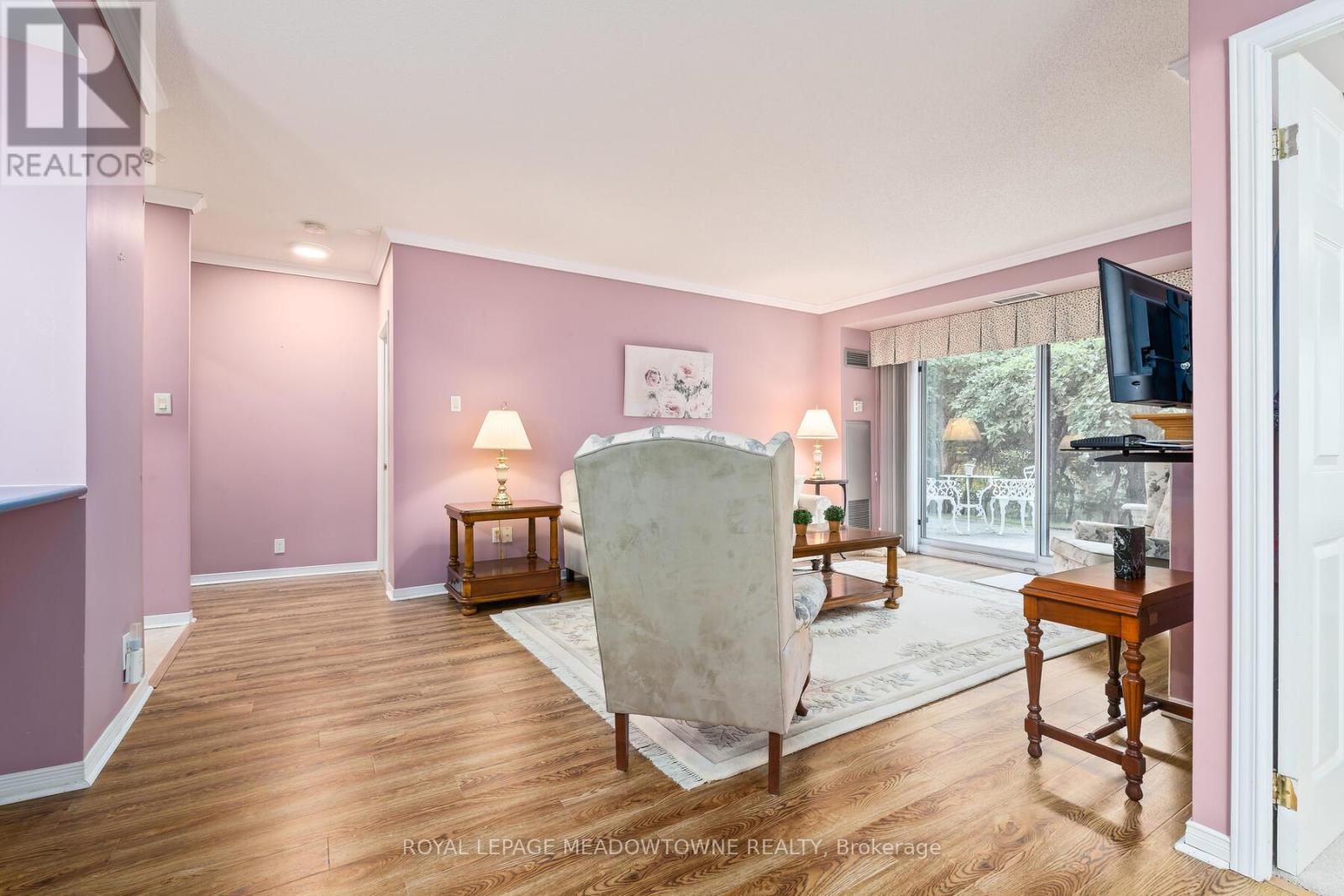 Photo 7 of 104 24 Chapel Street, Halton Hills ON
