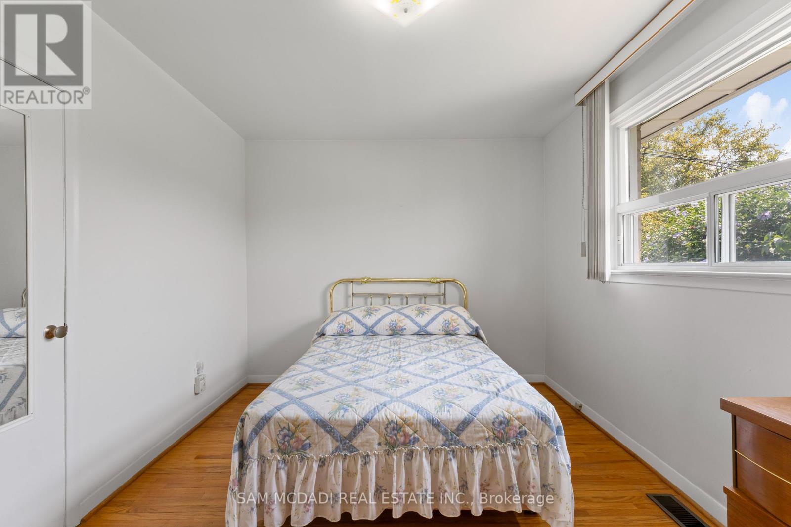 Photo 37 of 70 Frost Street, Toronto ON