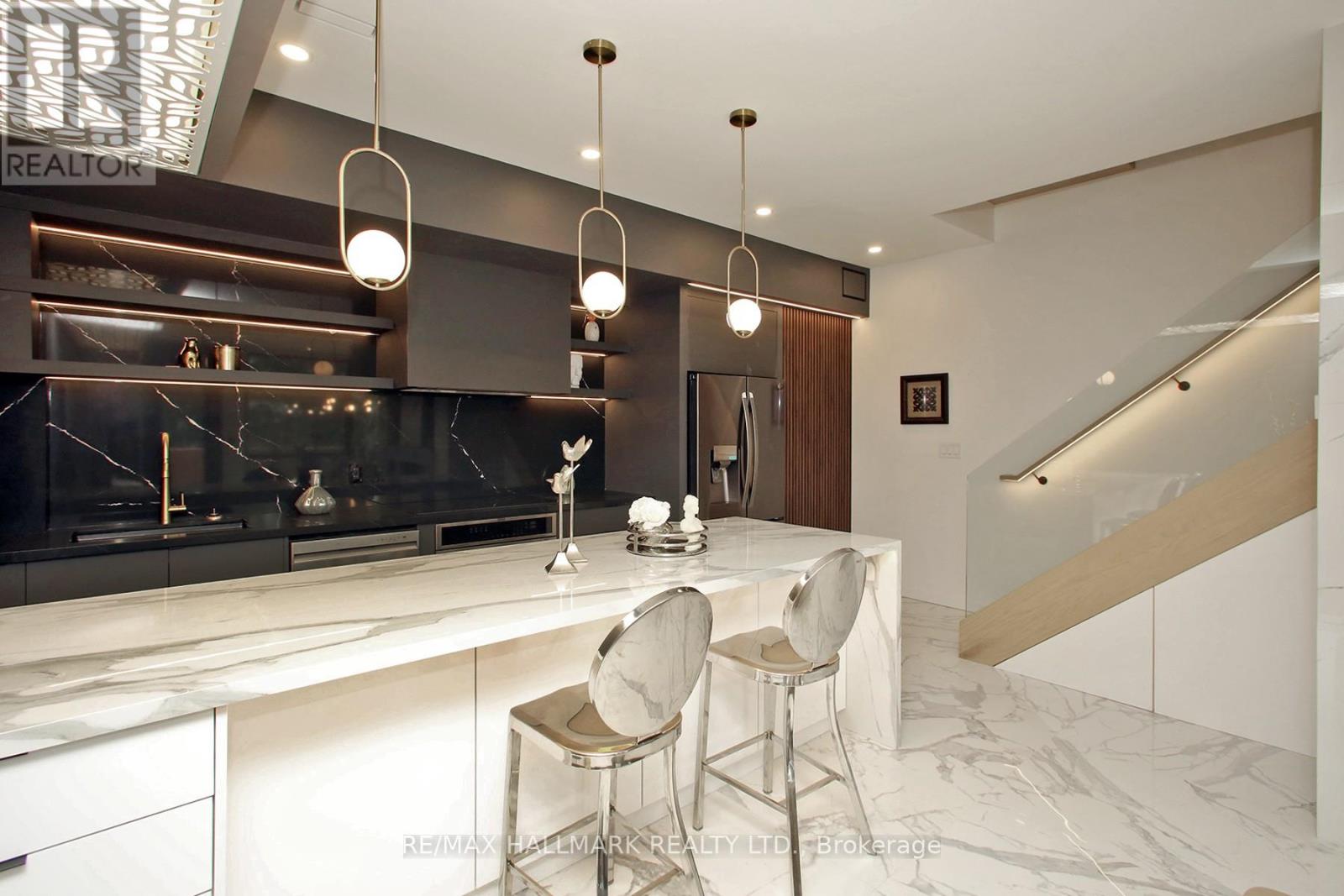 Photo 11 of 6 A Owen Street, Toronto ON
