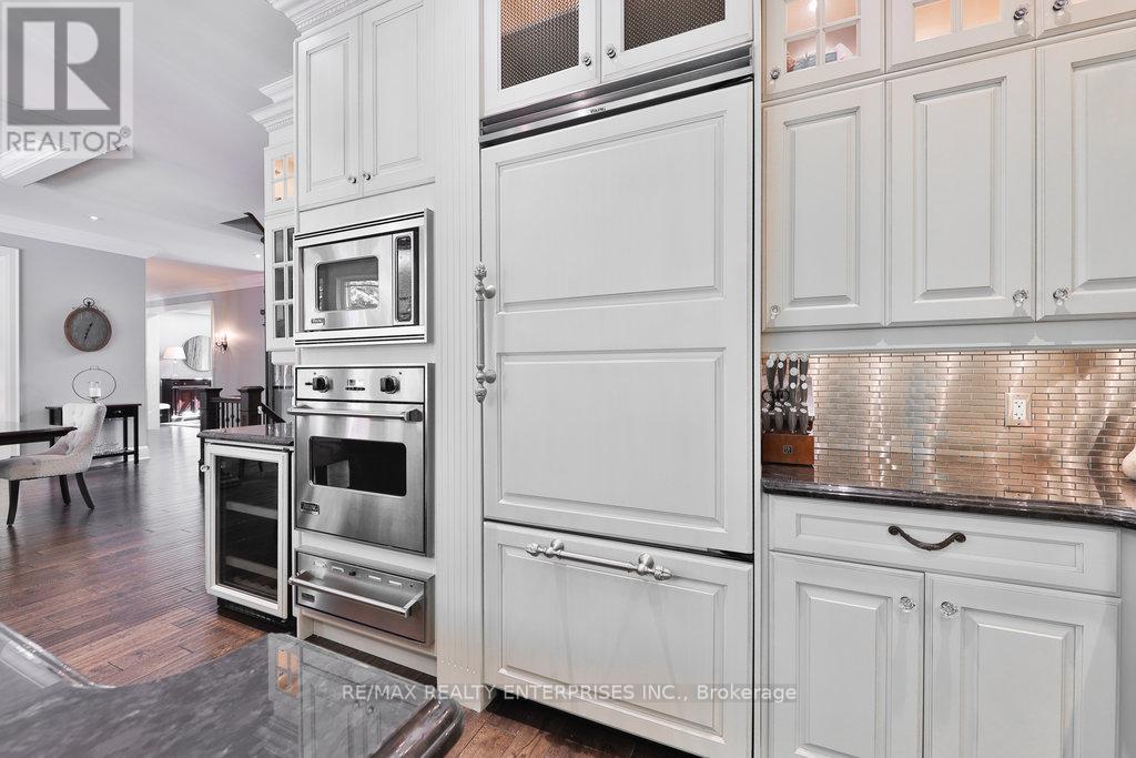 Photo 14 of 5047 Lakeshore Road, Burlington ON