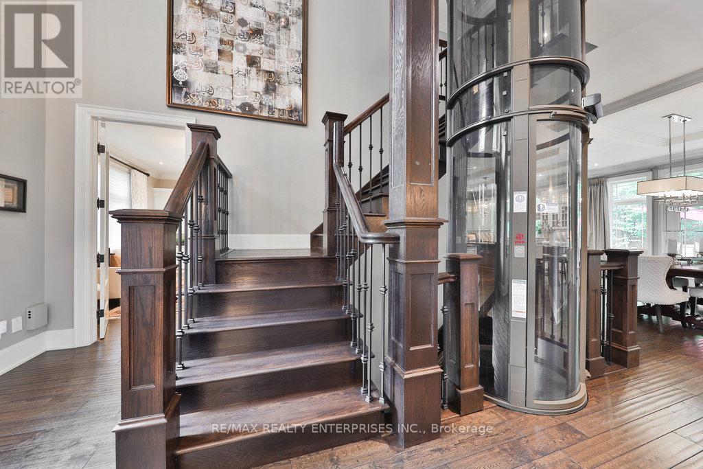 Photo 7 of 5047 Lakeshore Road, Burlington ON