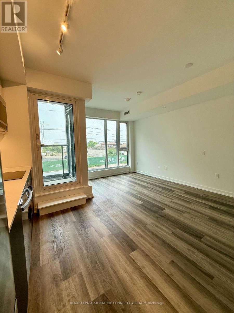 Photo 10 of 208 6 Chartwell Road, Toronto ON