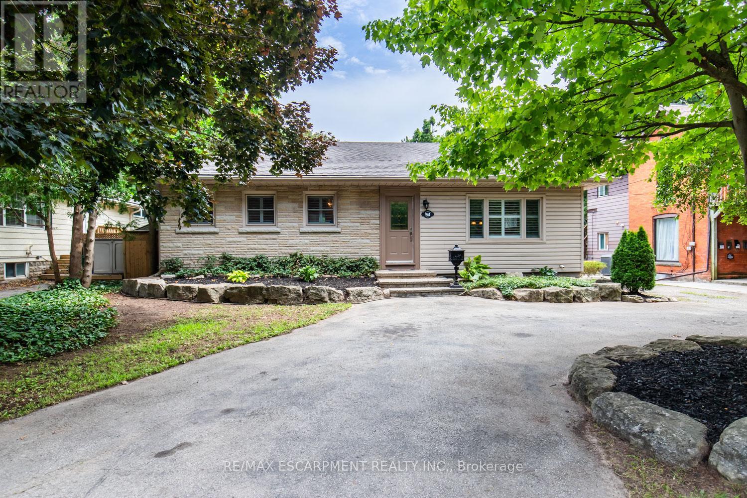 Photo 1 of 961 Shadeland Avenue, Burlington ON
