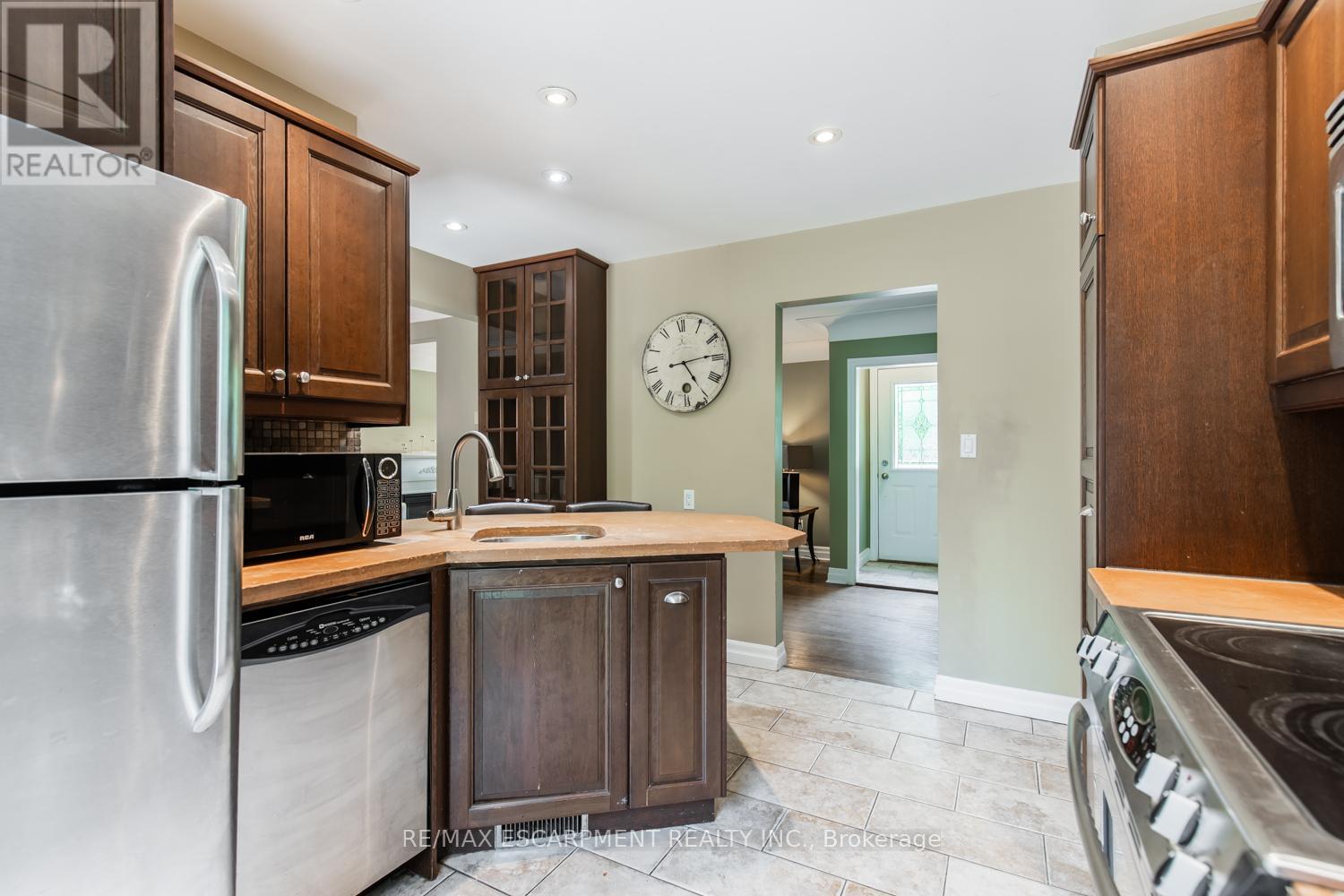 Photo 12 of 961 Shadeland Avenue, Burlington ON