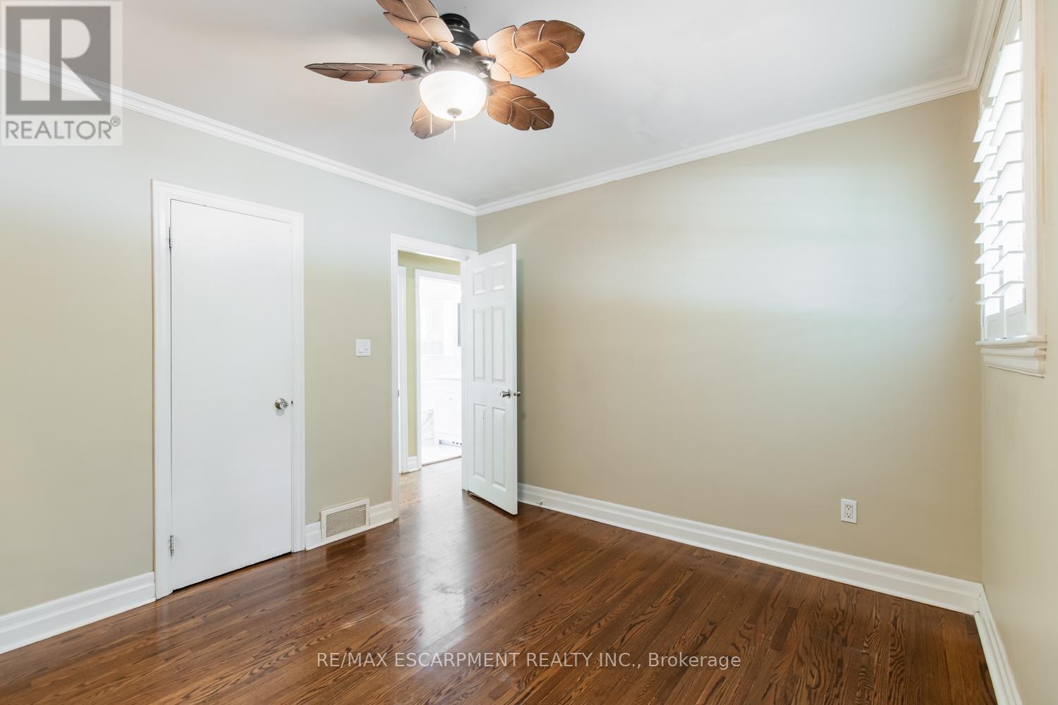 Photo 14 of 961 Shadeland Avenue, Burlington ON