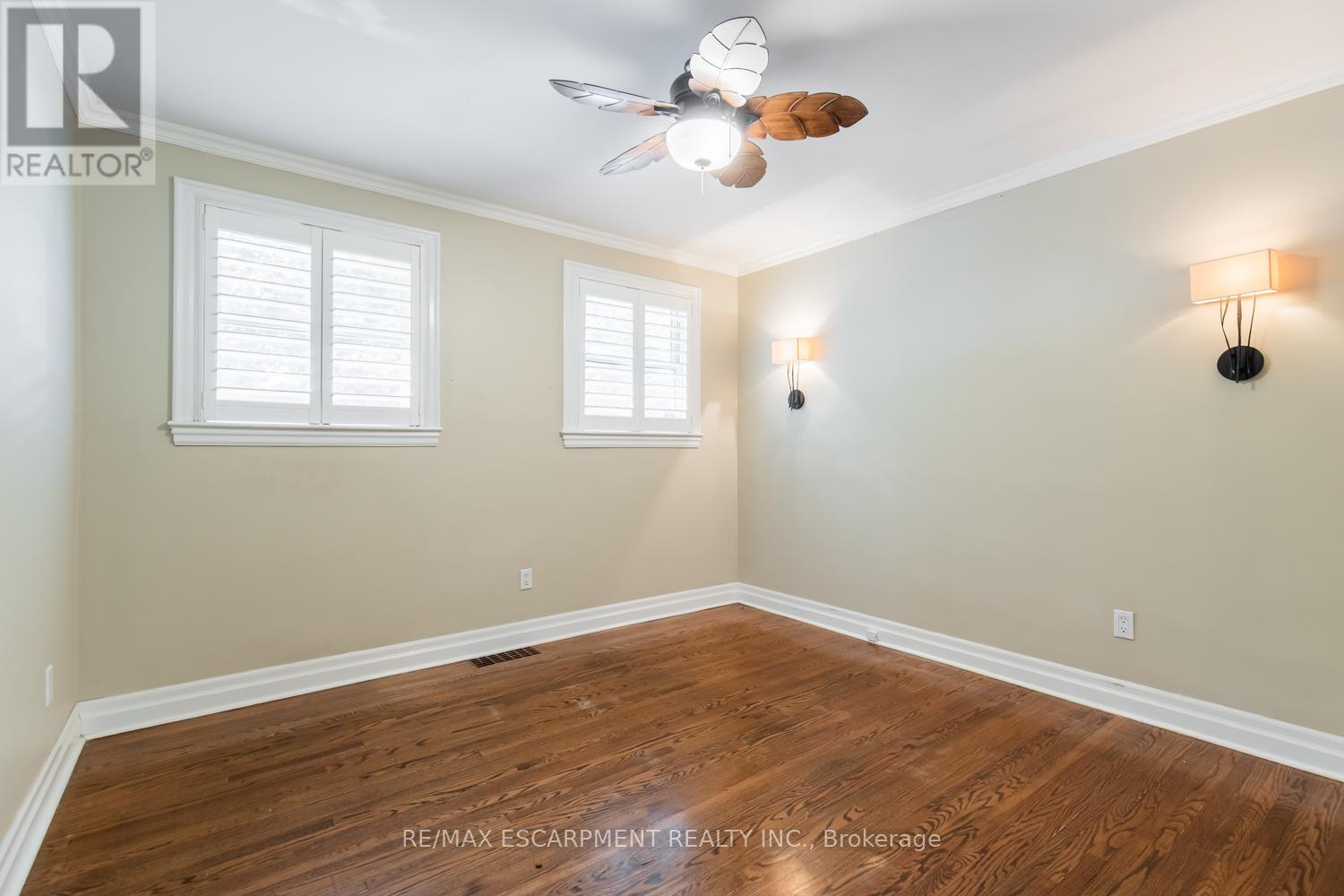 Photo 15 of 961 Shadeland Avenue, Burlington ON