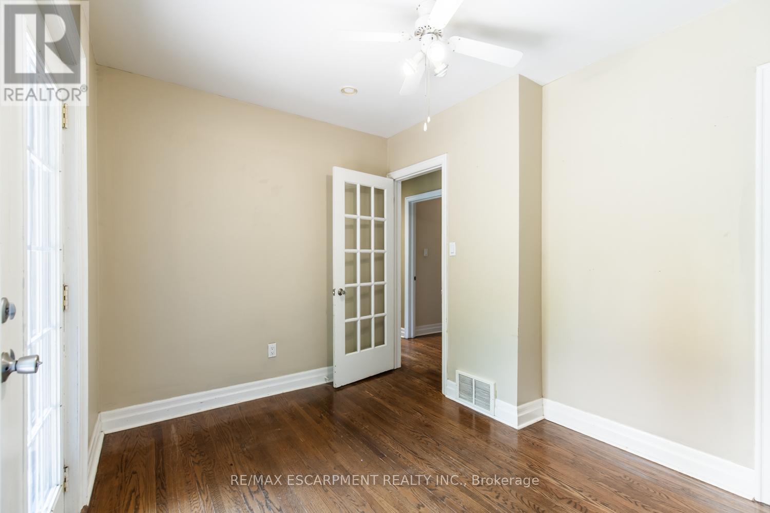 Photo 16 of 961 Shadeland Avenue, Burlington ON