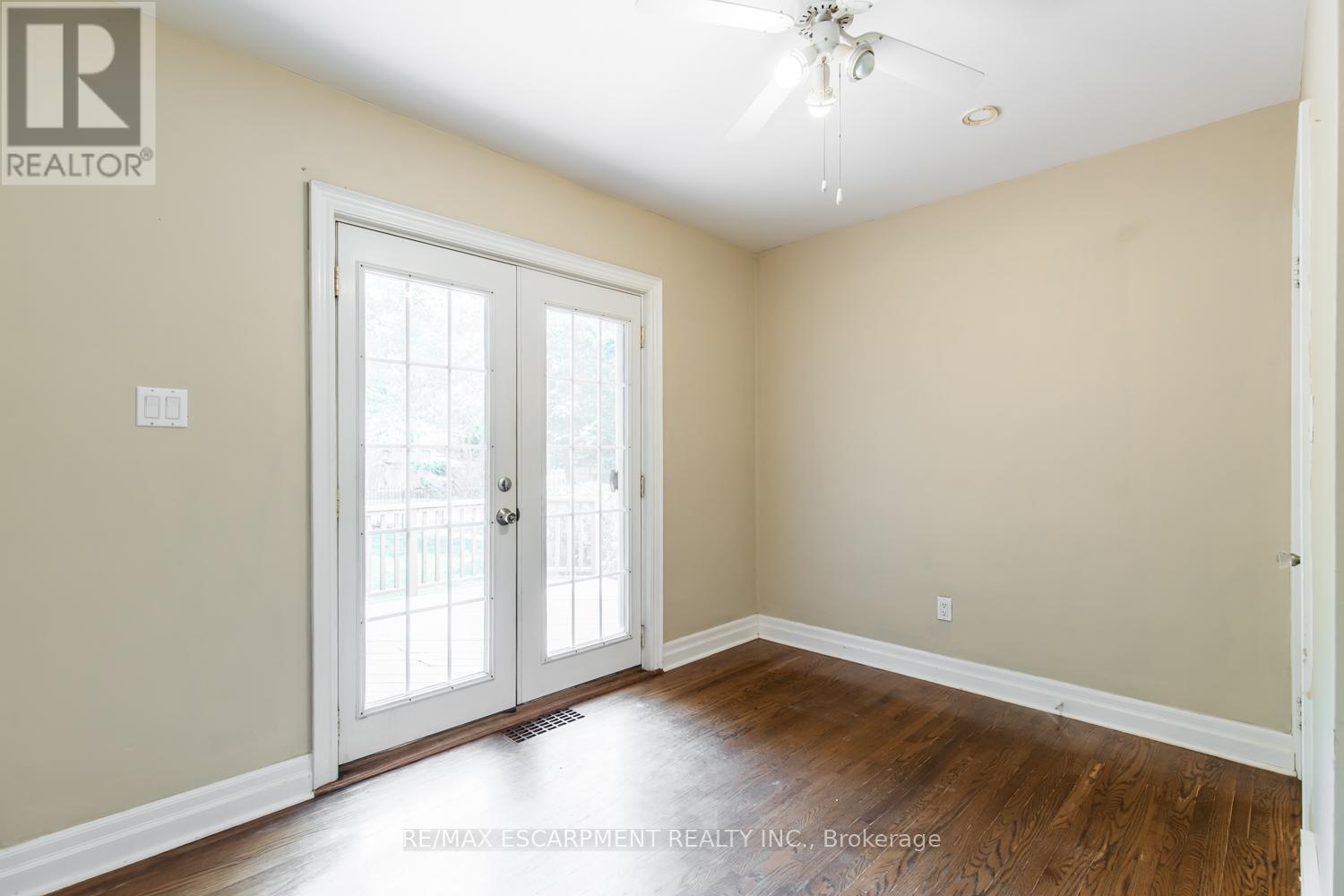 Photo 17 of 961 Shadeland Avenue, Burlington ON