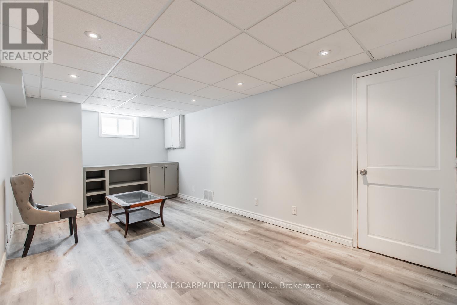 Photo 22 of 961 Shadeland Avenue, Burlington ON