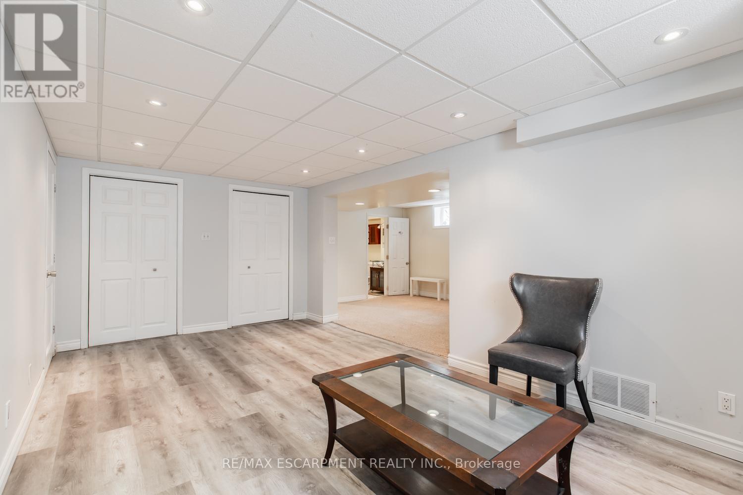 Photo 23 of 961 Shadeland Avenue, Burlington ON