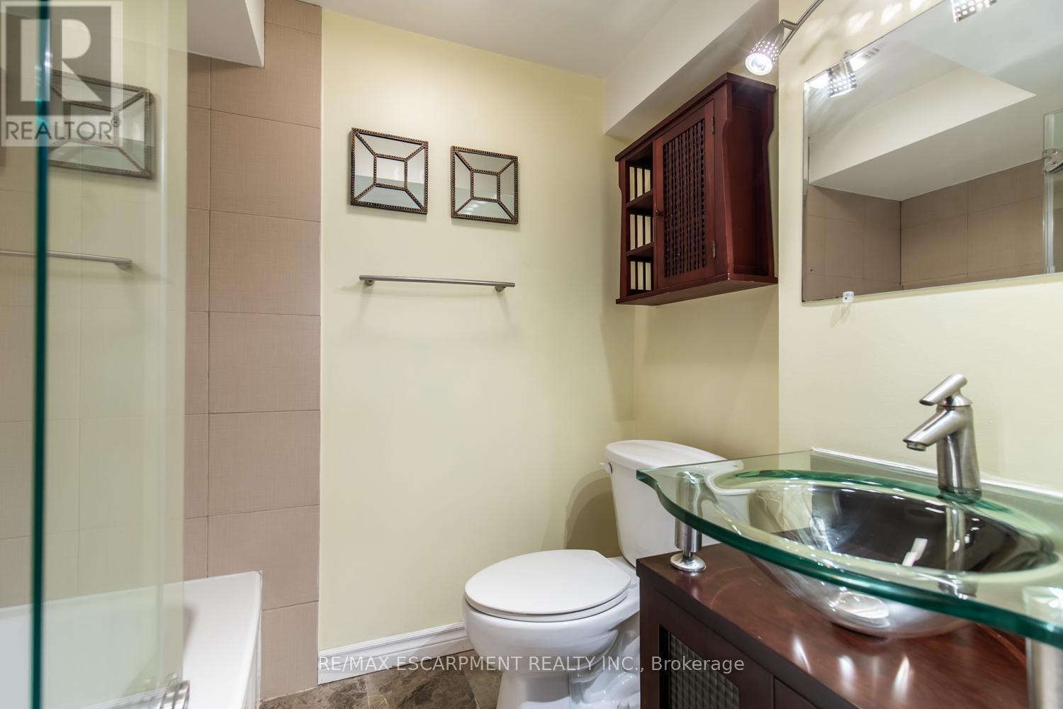 Photo 27 of 961 Shadeland Avenue, Burlington ON