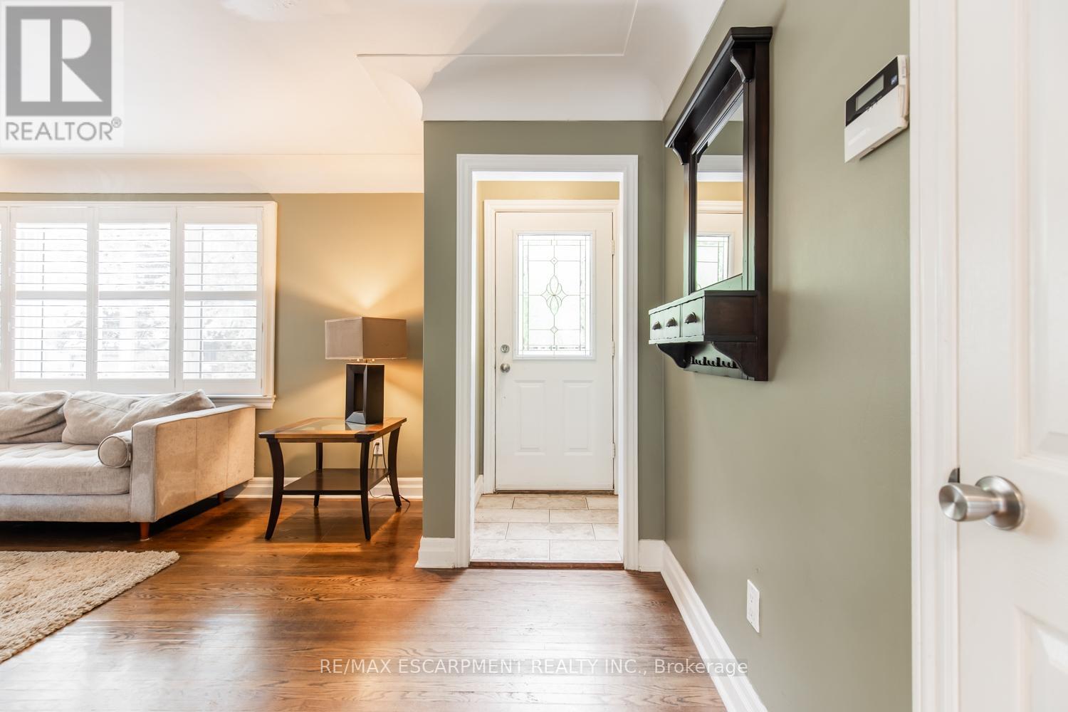 Photo 3 of 961 Shadeland Avenue, Burlington ON