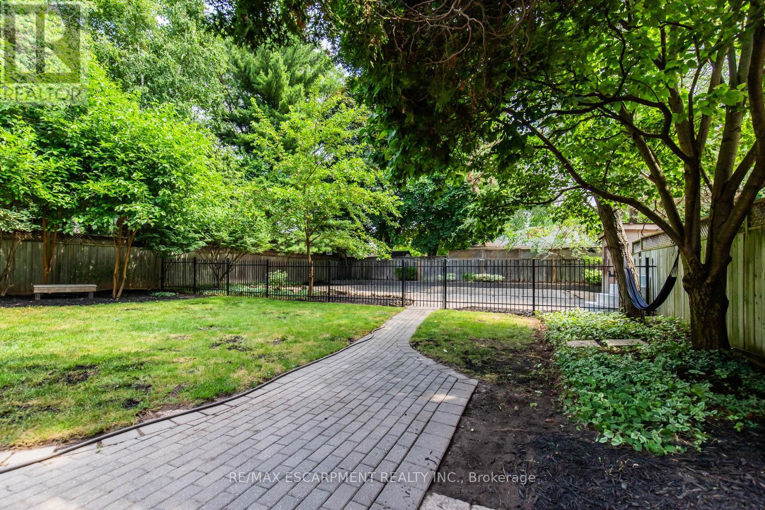Photo 38 of 961 Shadeland Avenue, Burlington ON