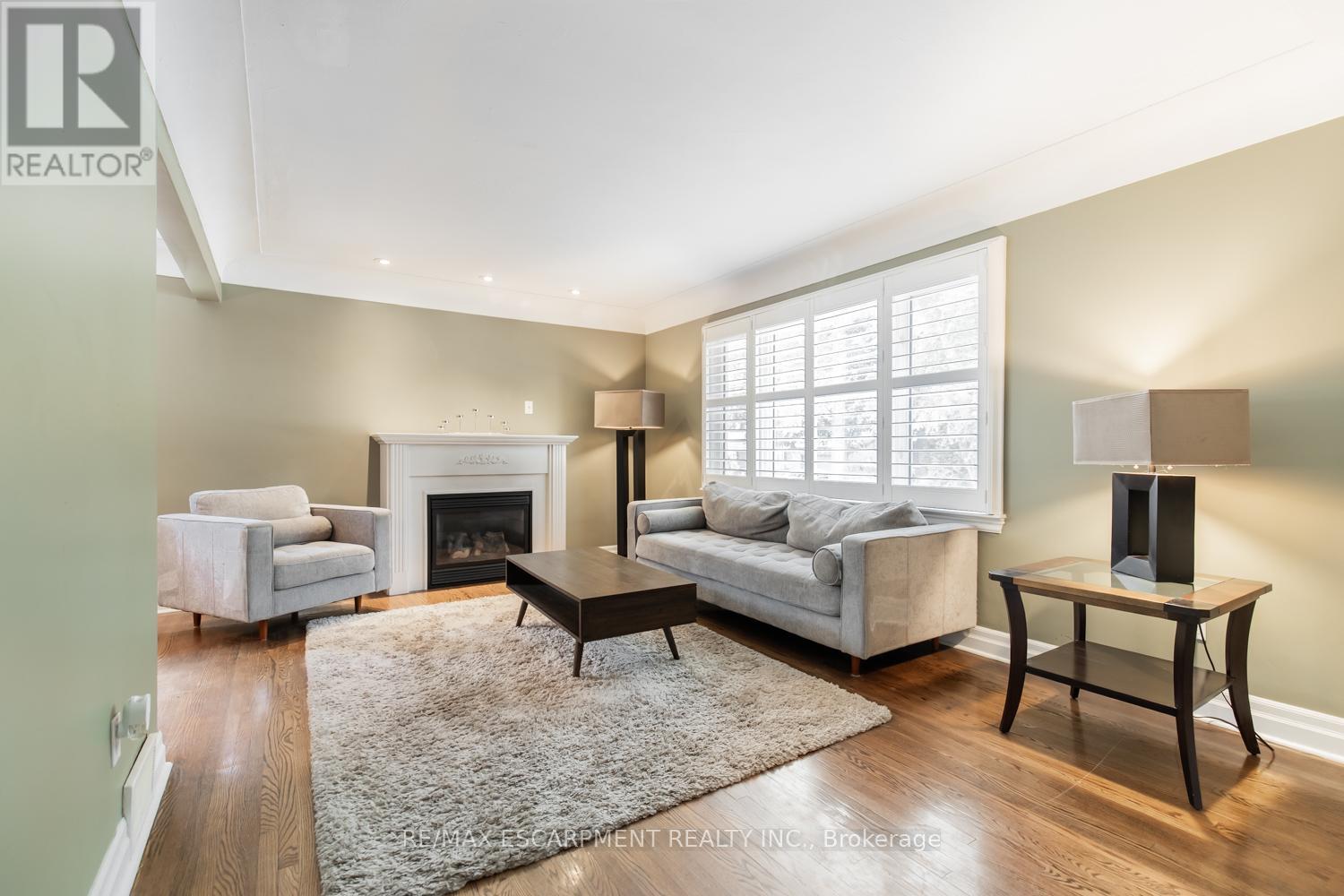Photo 4 of 961 Shadeland Avenue, Burlington ON