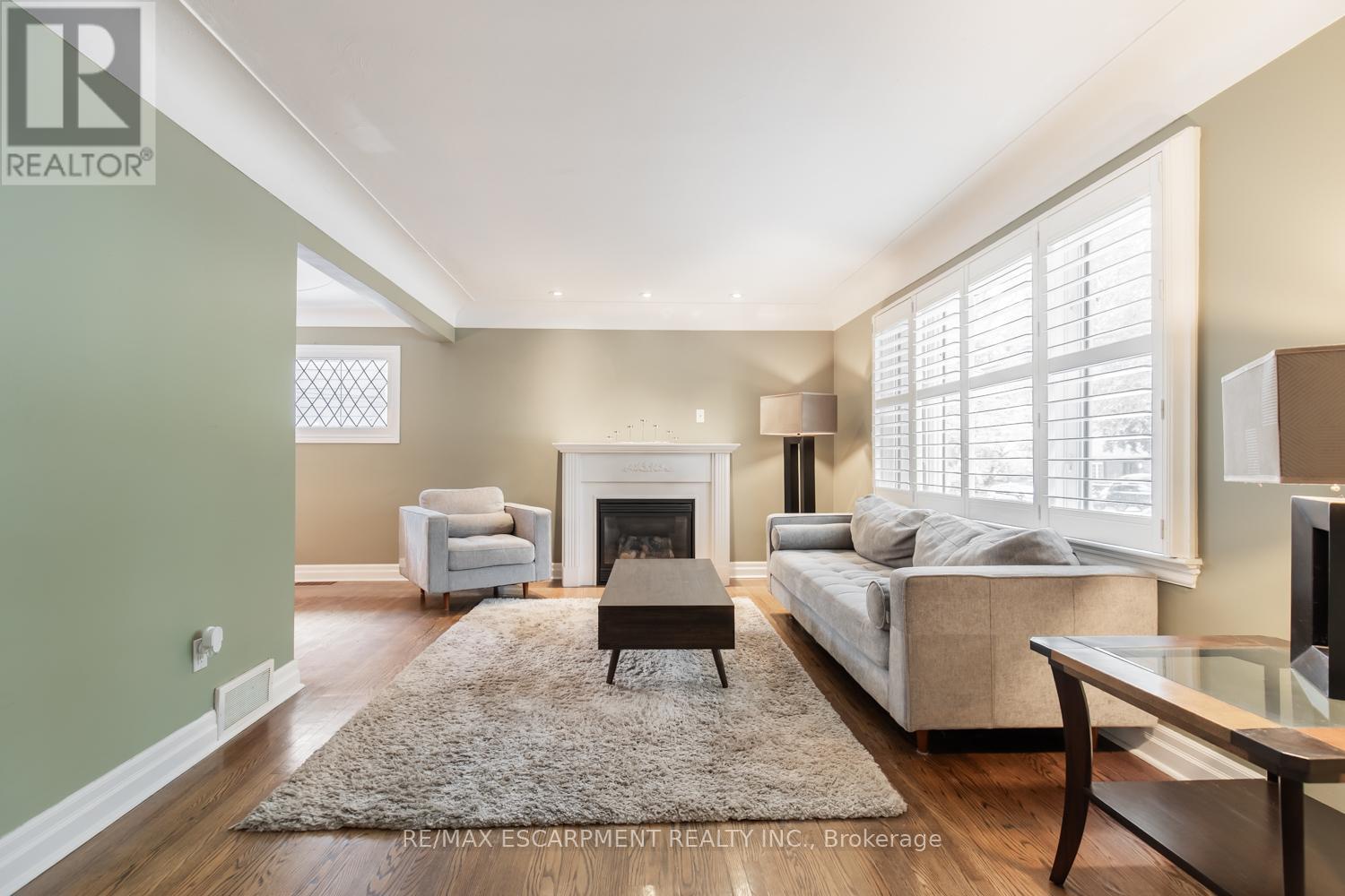 Photo 5 of 961 Shadeland Avenue, Burlington ON