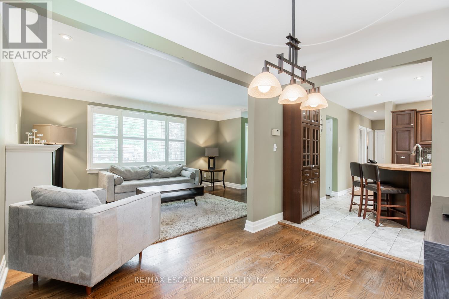 Photo 7 of 961 Shadeland Avenue, Burlington ON