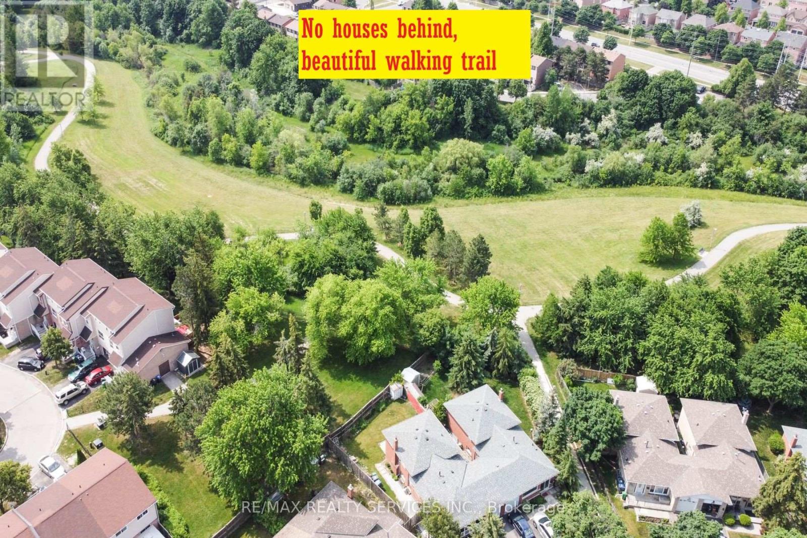 Photo 14 of 41 Manitou Crescent N, Brampton ON