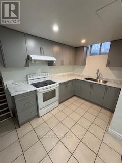 Photo 26 of 41 Manitou Crescent N, Brampton ON