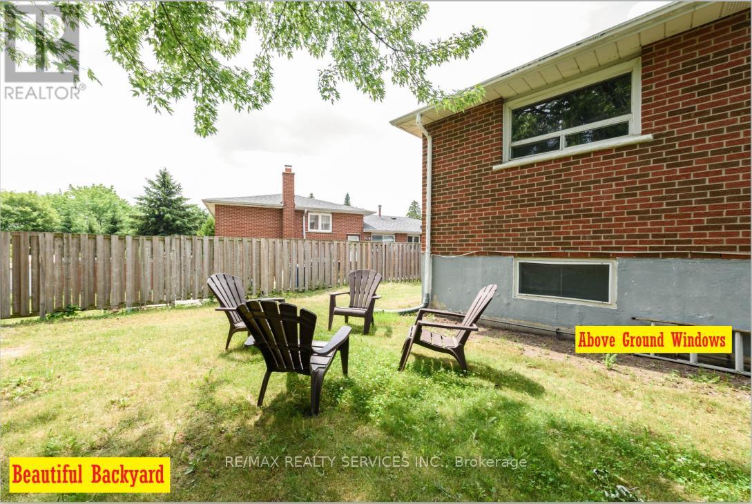 Photo 2 of 41 Manitou Crescent N, Brampton ON