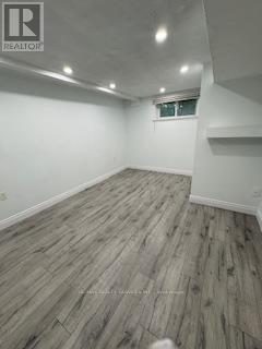 Photo 32 of 41 Manitou Crescent N, Brampton ON
