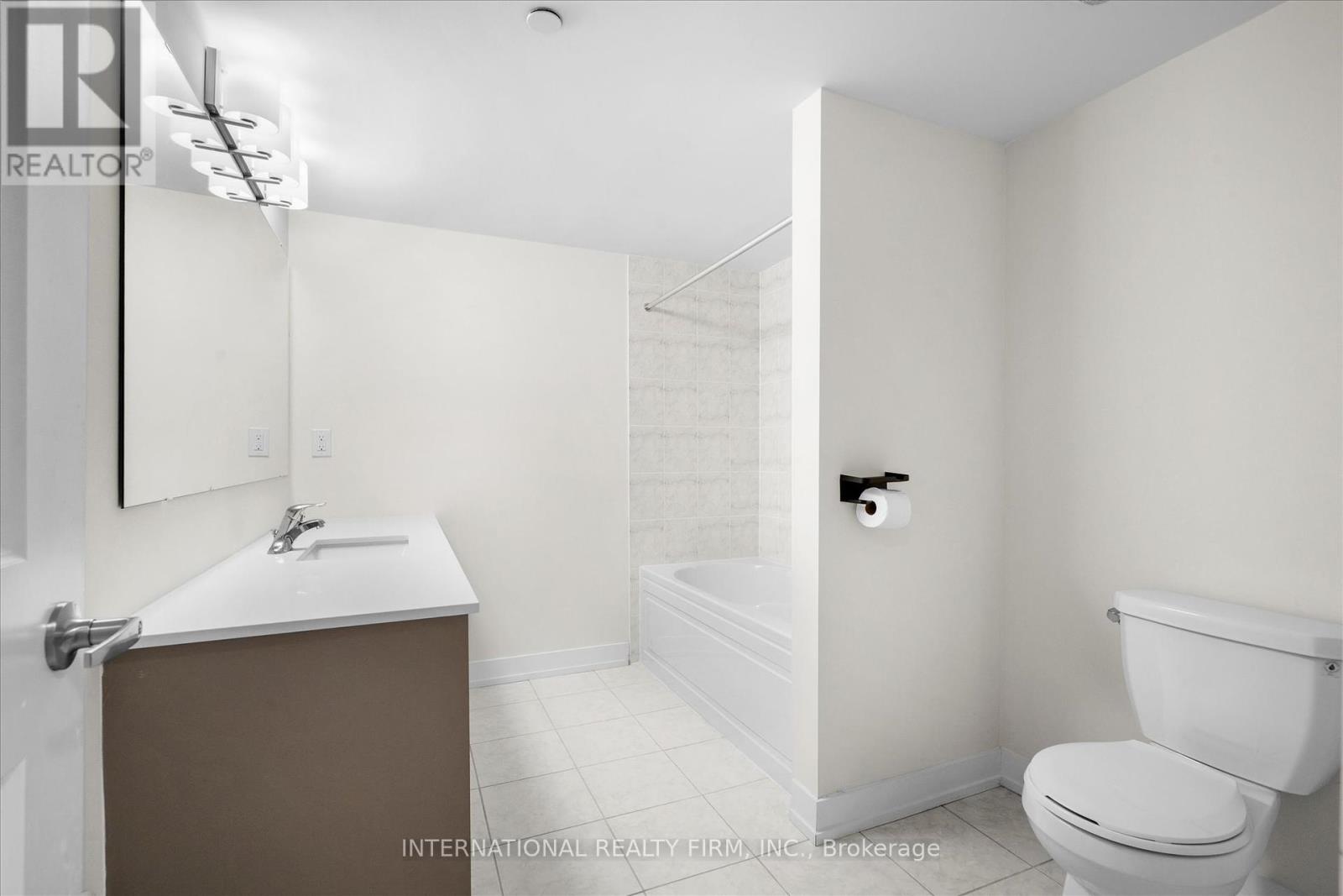 Photo 5 of 41 Ingersoll Lane, Richmond Hill ON