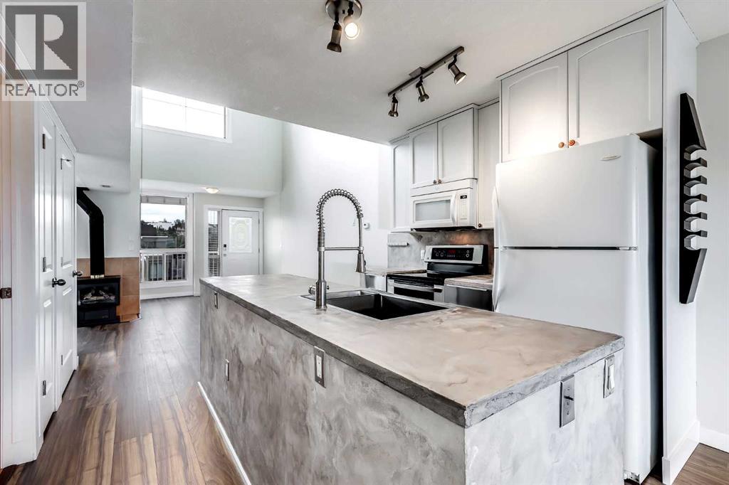 Single Family House Multi-level for Sale in    Avenue SW Sunalta Calgary 