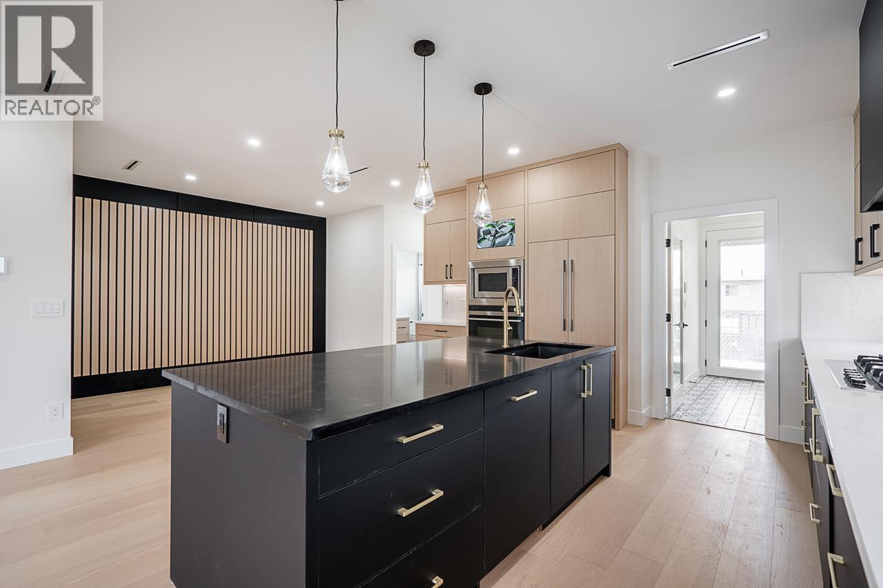 Photo 10 of 6150 Napier Street, Burnaby BC