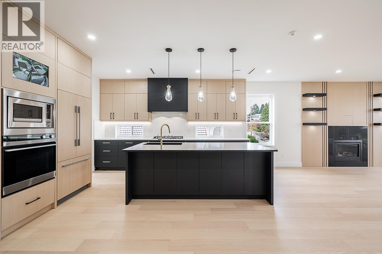 Photo 12 of 6150 Napier Street, Burnaby BC