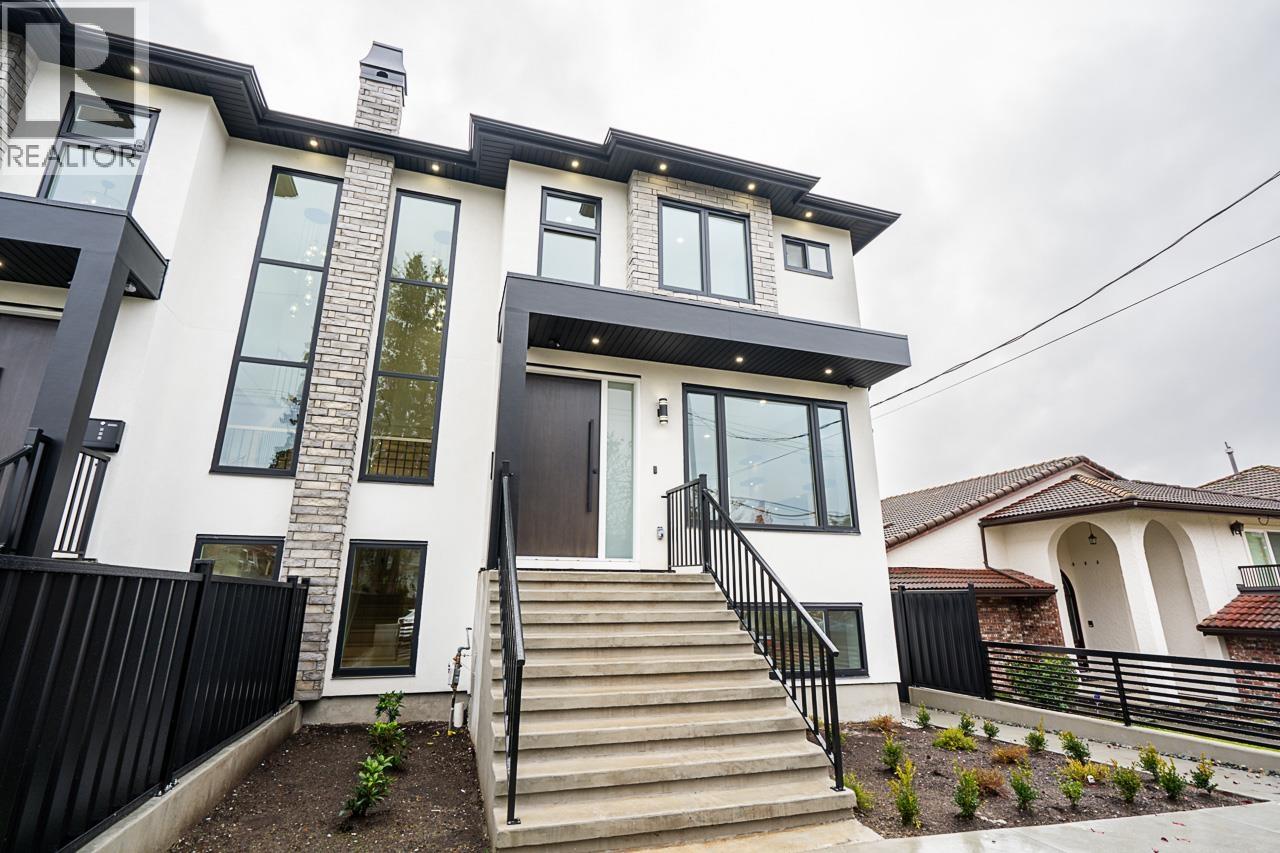 Photo 2 of 6150 Napier Street, Burnaby BC