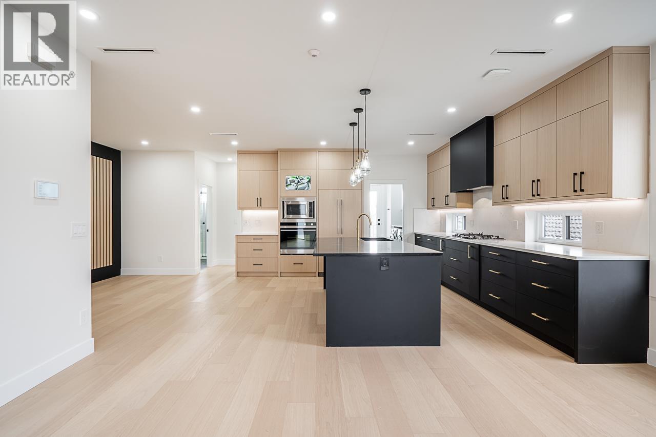 Photo 9 of 6150 Napier Street, Burnaby BC