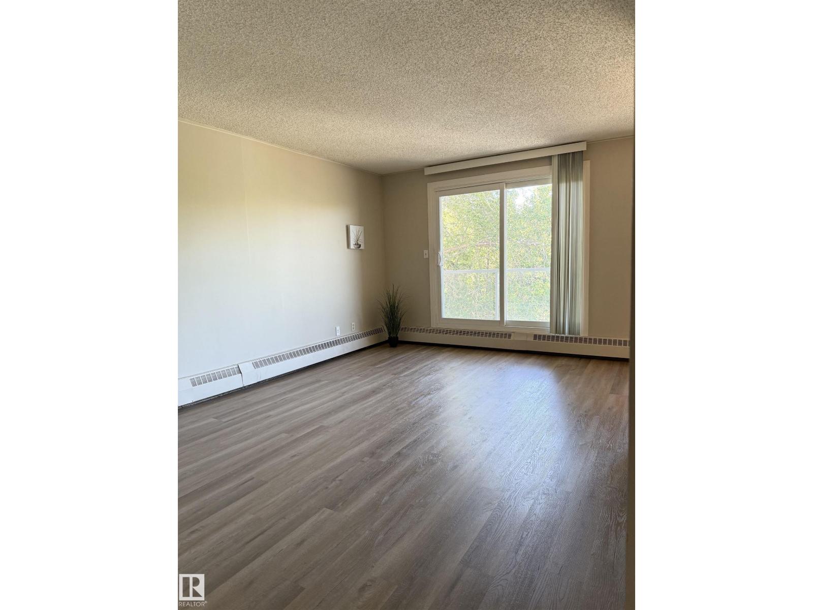 Photo 14 of 303 10842 107 St Nw, Edmonton AB