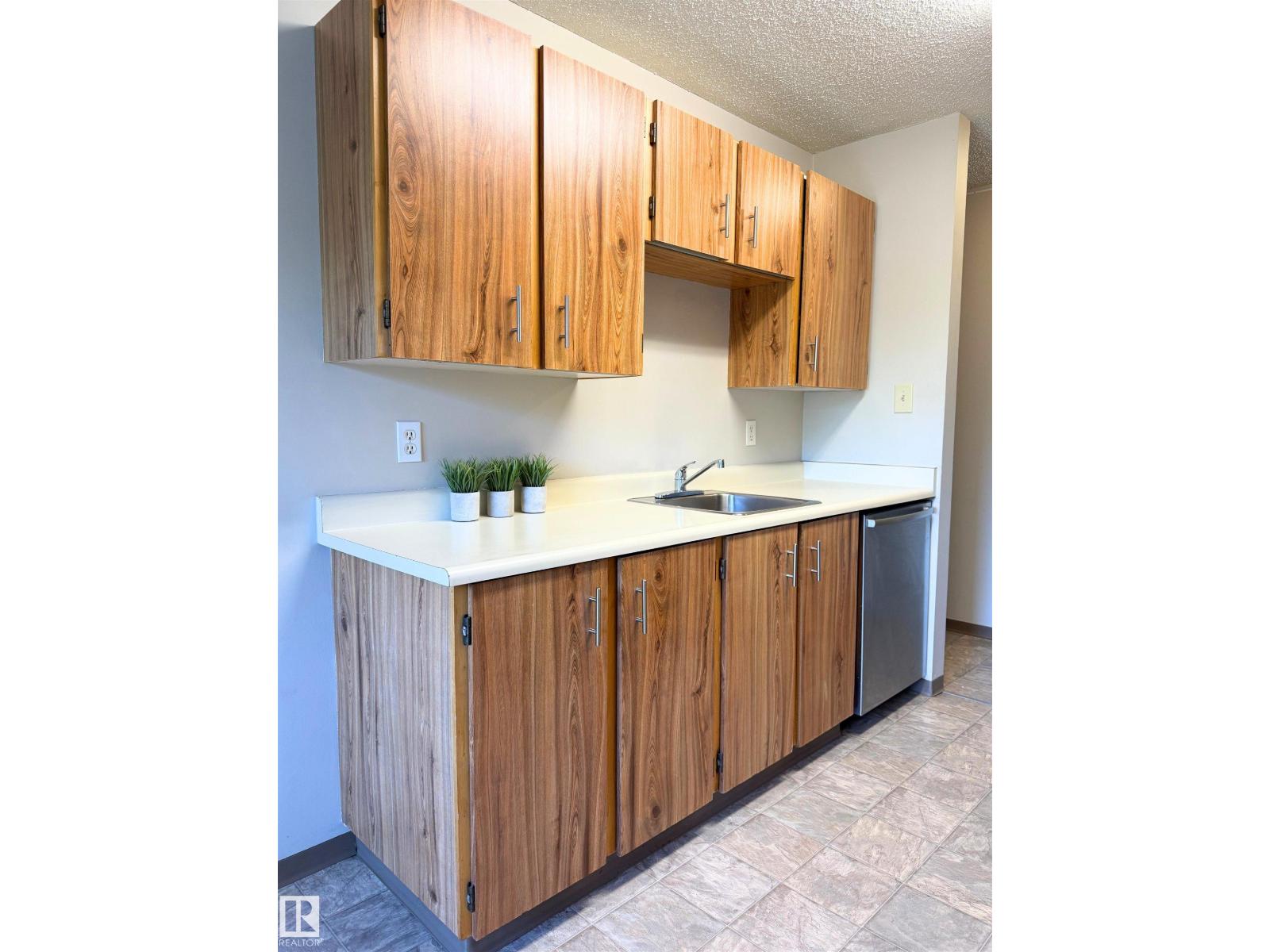 Photo 3 of 303 10842 107 St Nw, Edmonton AB