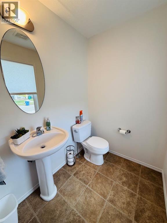 Single Family House for Sale in  Sunridge Boulevard W Sunridge Lethbridge 