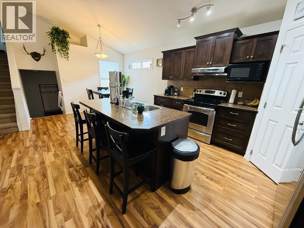 Single Family House for Sale in  Sunridge Boulevard W Sunridge Lethbridge 