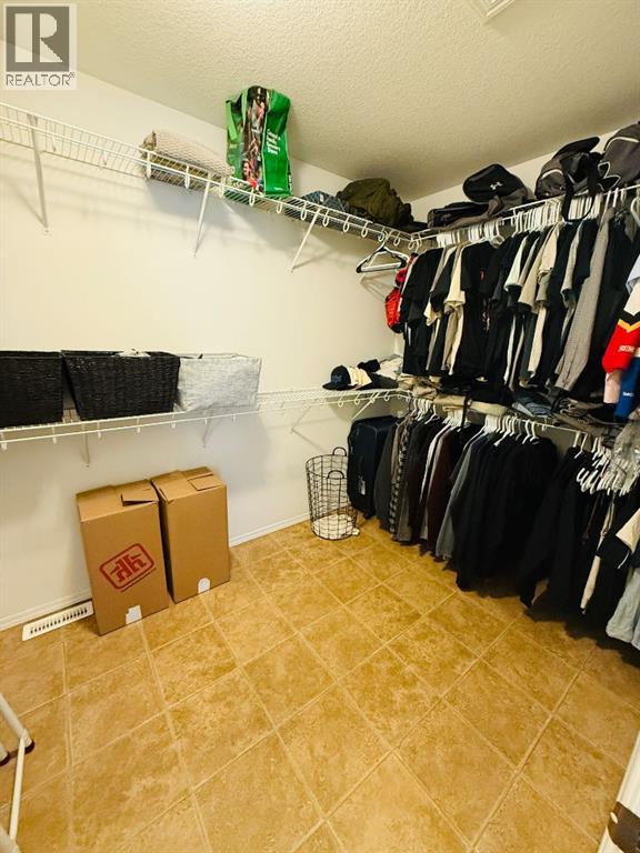 Single Family House for Sale in  Sunridge Boulevard W Sunridge Lethbridge 