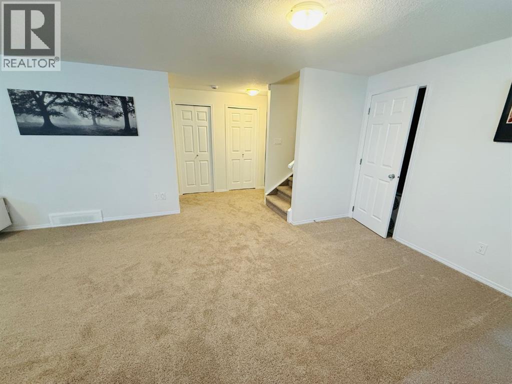 Single Family House for Sale in  Sunridge Boulevard W Sunridge Lethbridge 