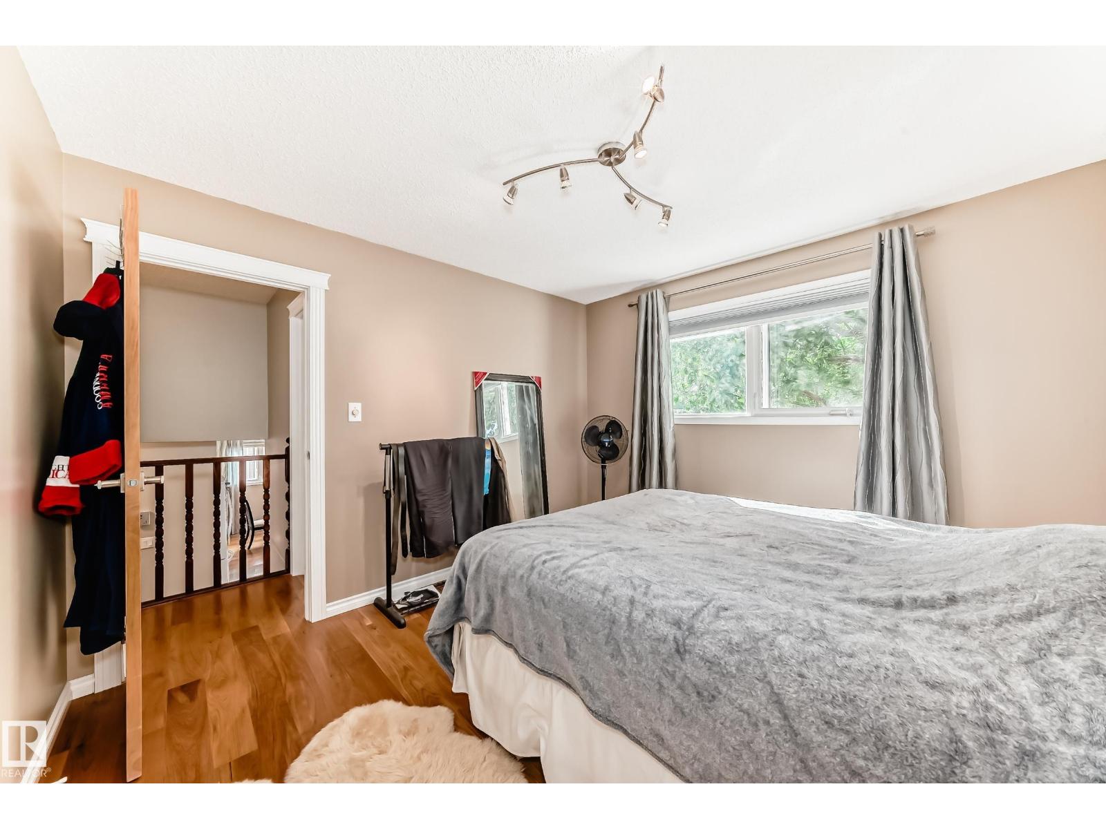 Photo 18 of 14608 29 A St Nw, Edmonton AB