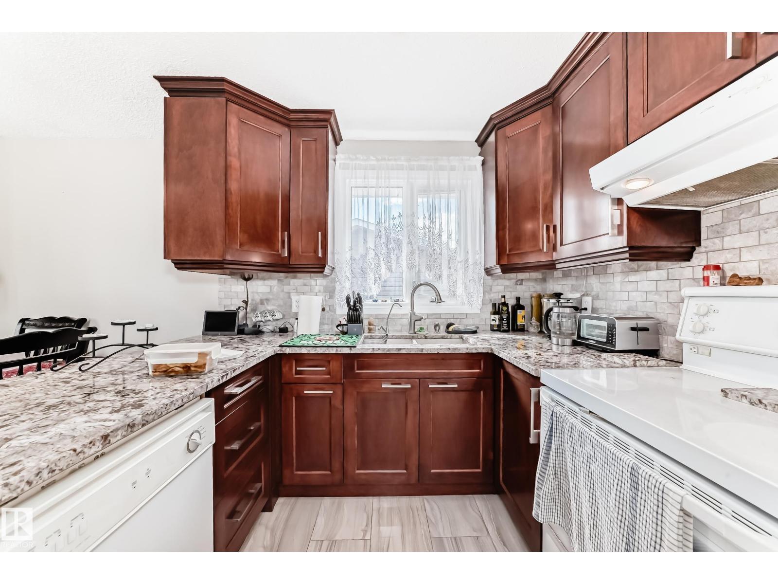 Photo 15 of 14608 29 A St Nw, Edmonton AB