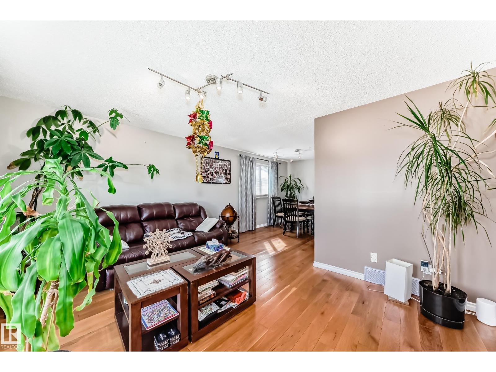 Photo 10 of 14608 29 A St Nw, Edmonton AB