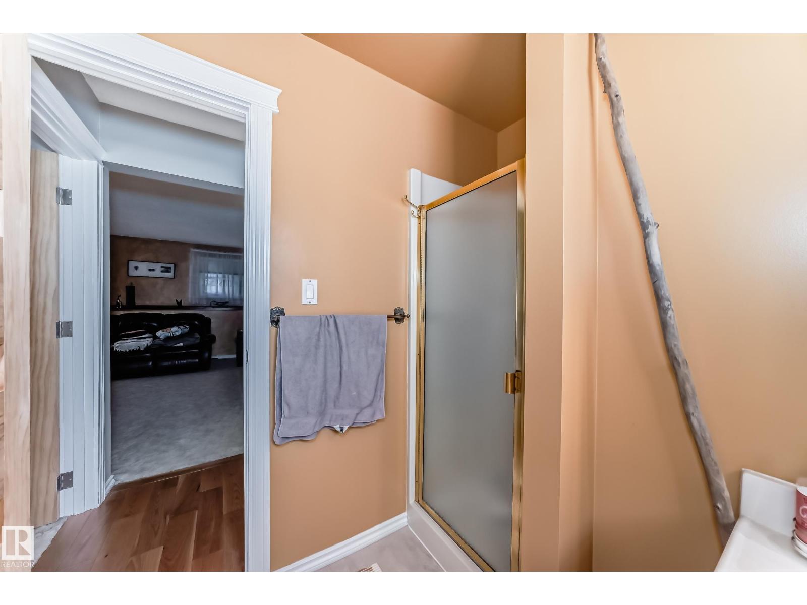 Photo 11 of 14608 29 A St Nw, Edmonton AB