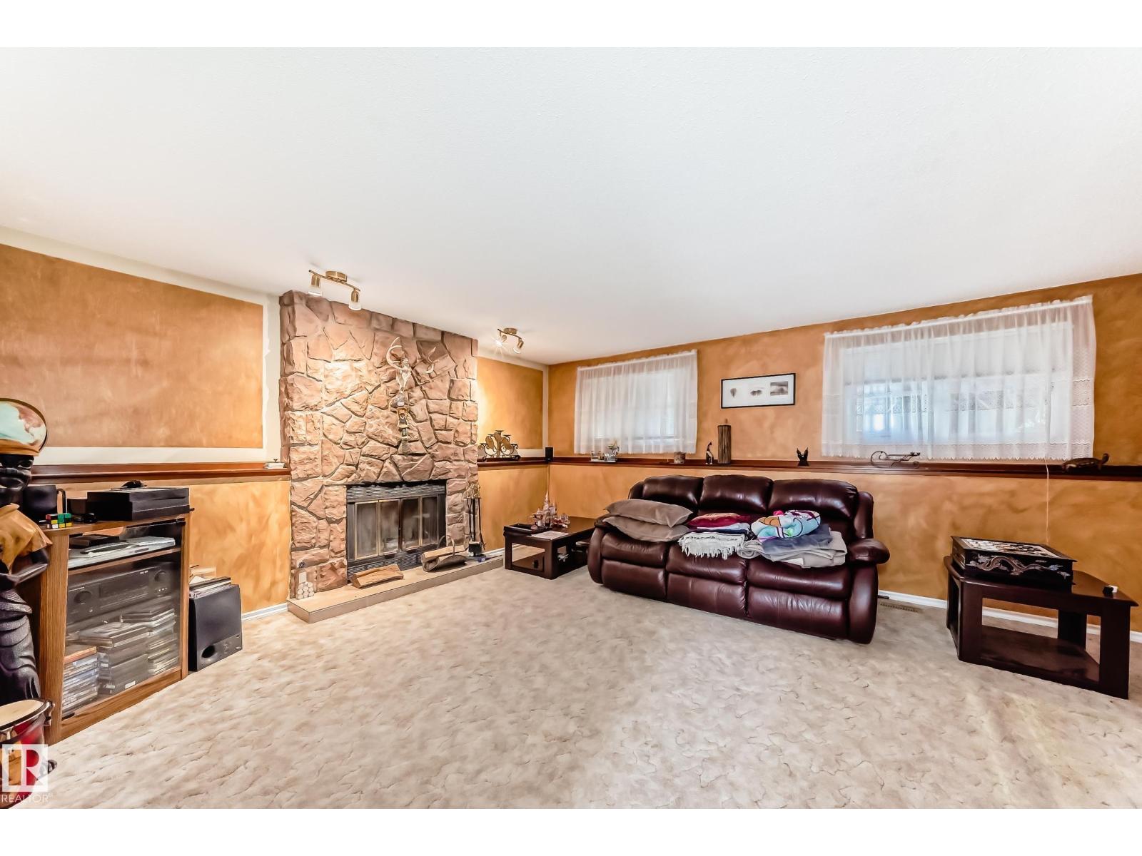 Photo 13 of 14608 29 A St Nw, Edmonton AB