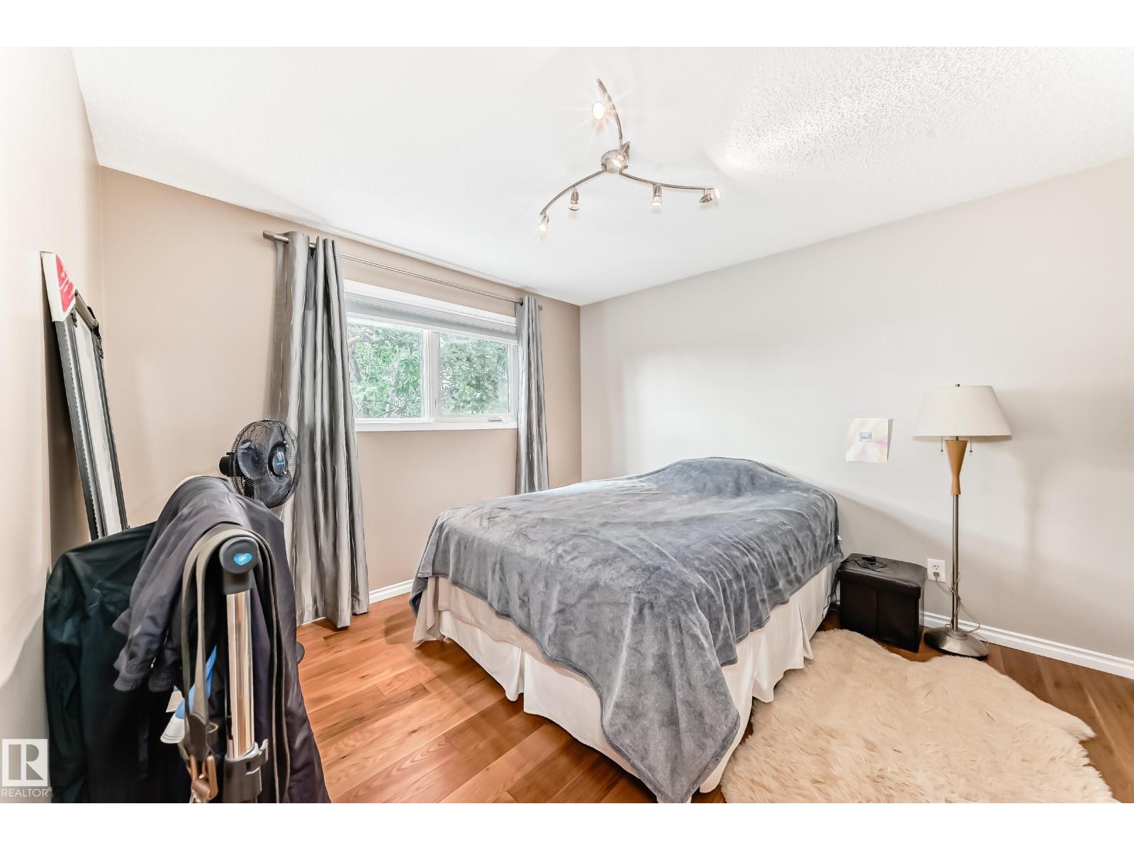 Photo 19 of 14608 29 A St Nw, Edmonton AB