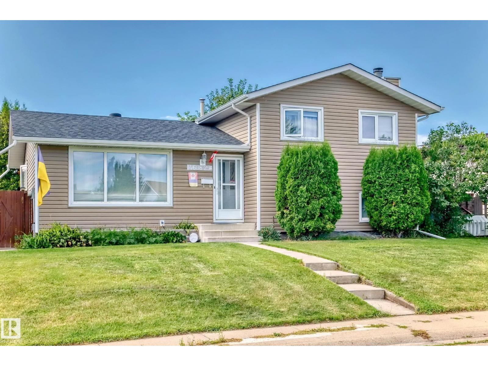 Photo 9 of 14608 29 A St Nw, Edmonton AB