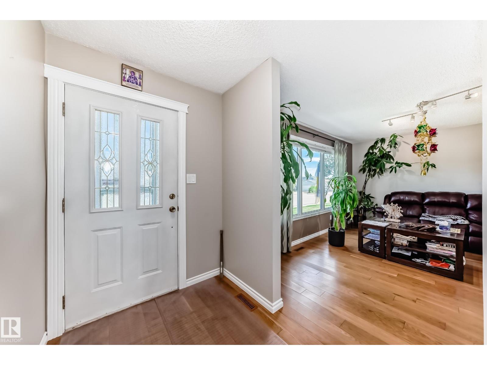 Photo 23 of 14608 29 A St Nw, Edmonton AB