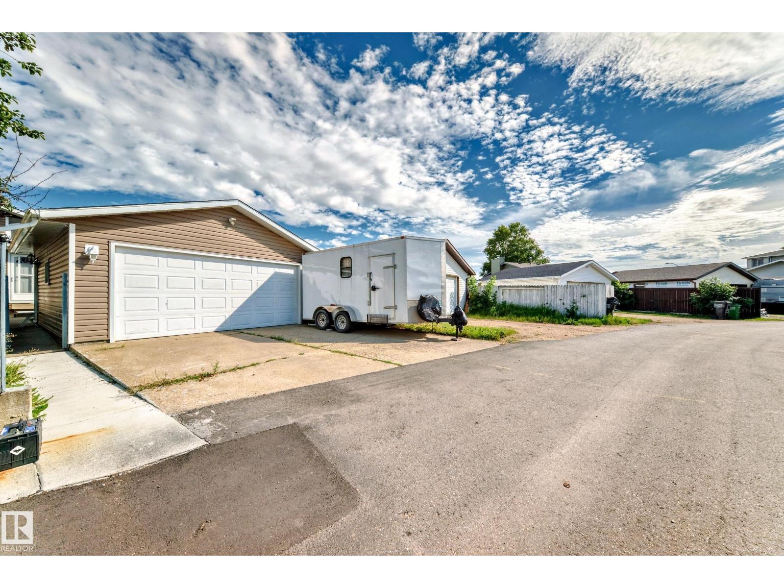 Photo 3 of 14608 29 A St Nw, Edmonton AB