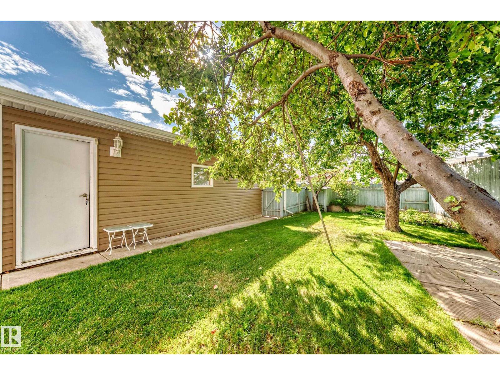 Photo 24 of 14608 29 A St Nw, Edmonton AB