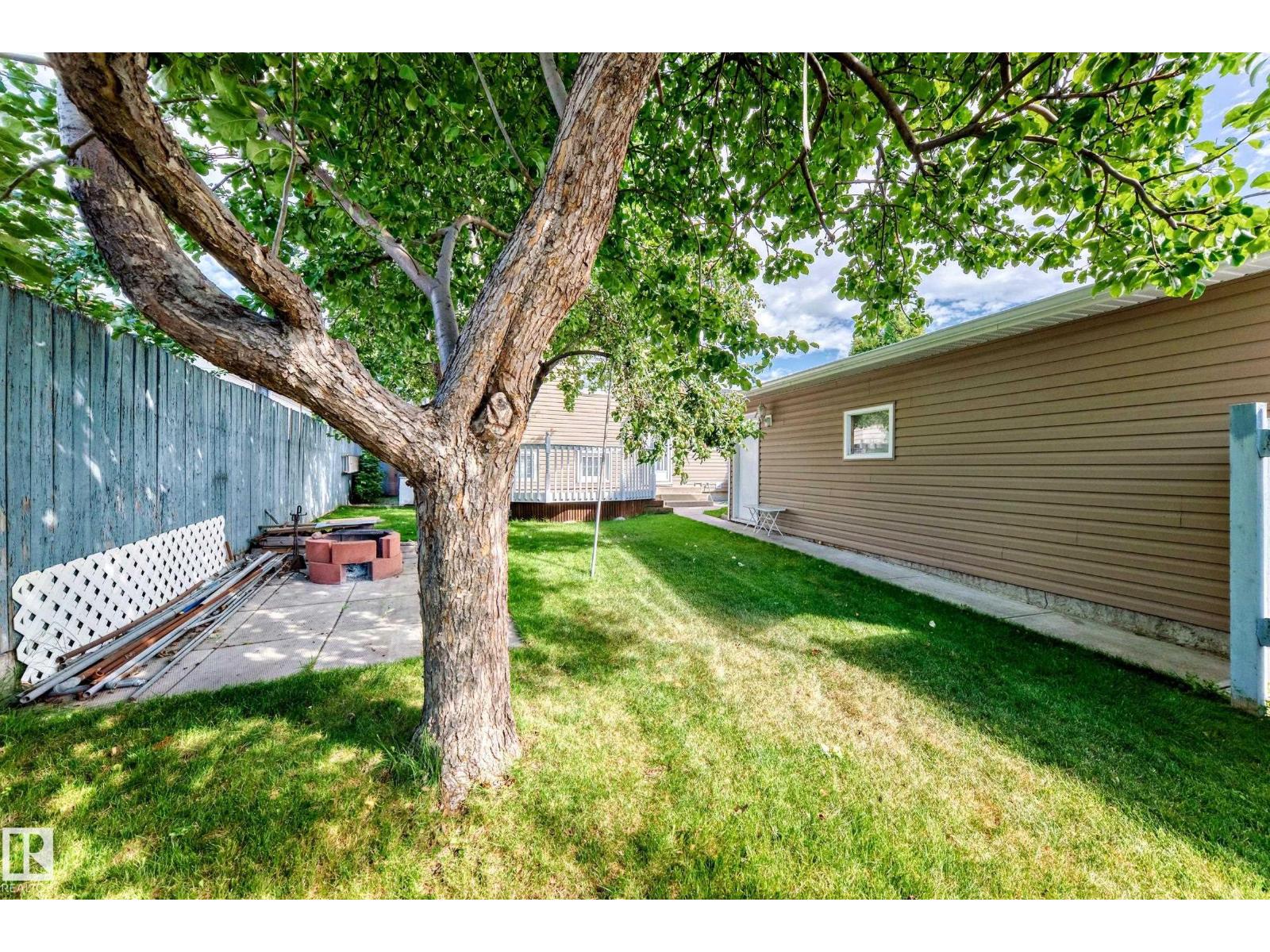 Photo 2 of 14608 29 A St Nw, Edmonton AB