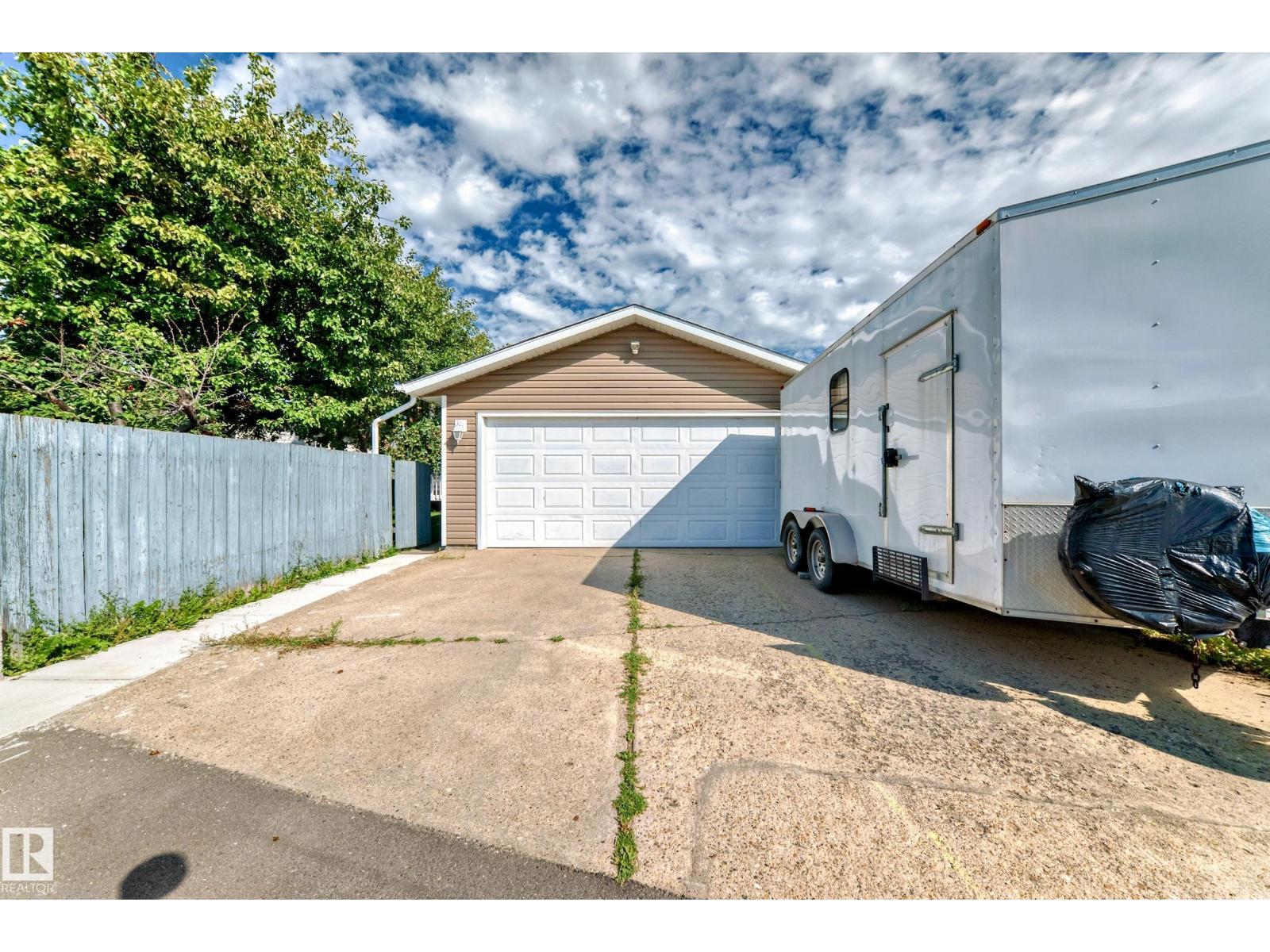Photo 22 of 14608 29 A St Nw, Edmonton AB
